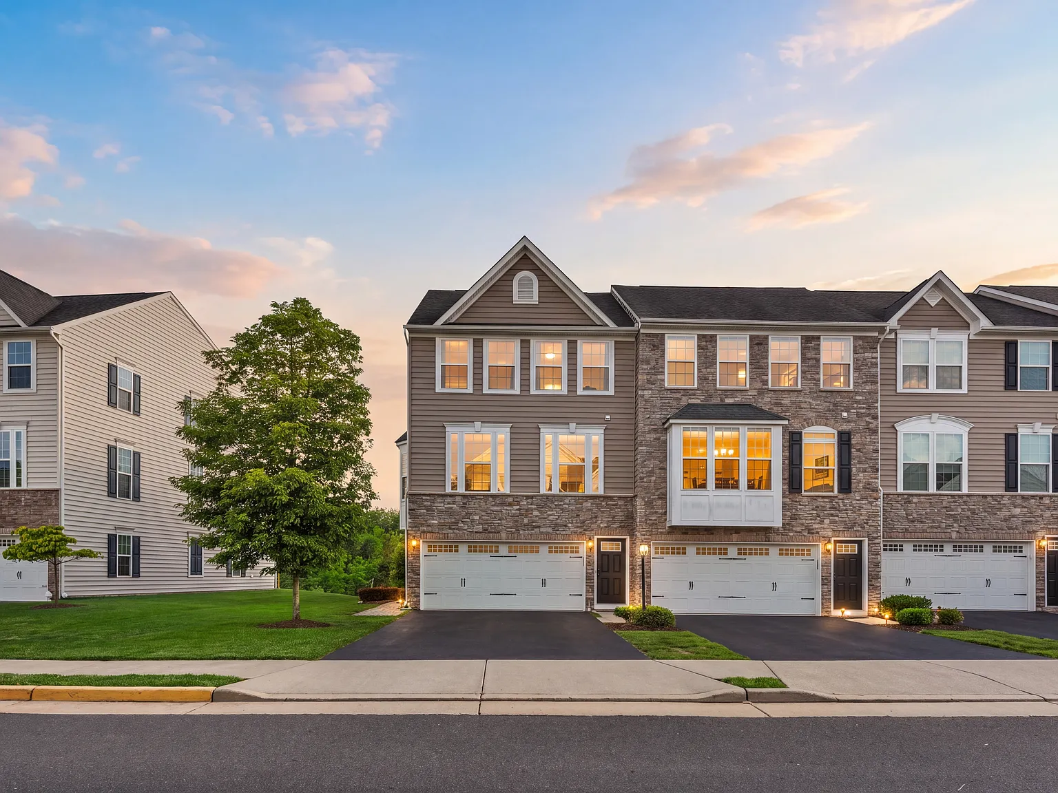 3 bed, 3.5 bath, 2459 sqft, $2,650 — Photo 1