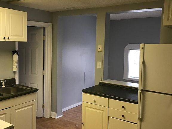 3rd image of 580 Thomas Ave APT 3