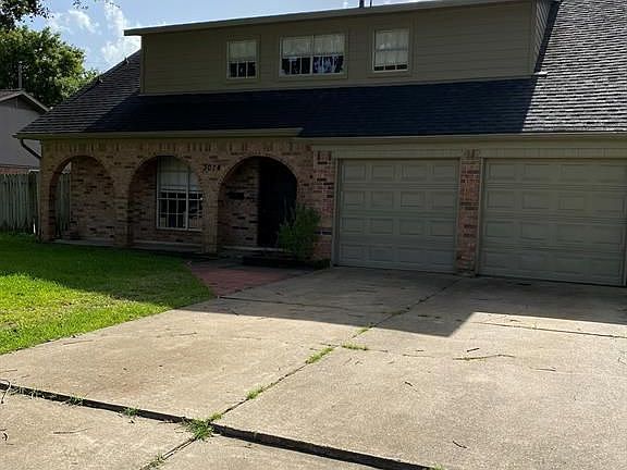 4th image of 3014 Village Ln