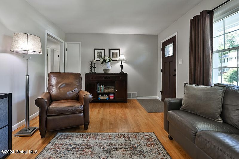 5th image of 36 Glendale Road