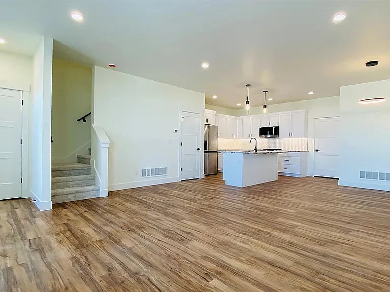5341 Remington Dr #B — Photo 2