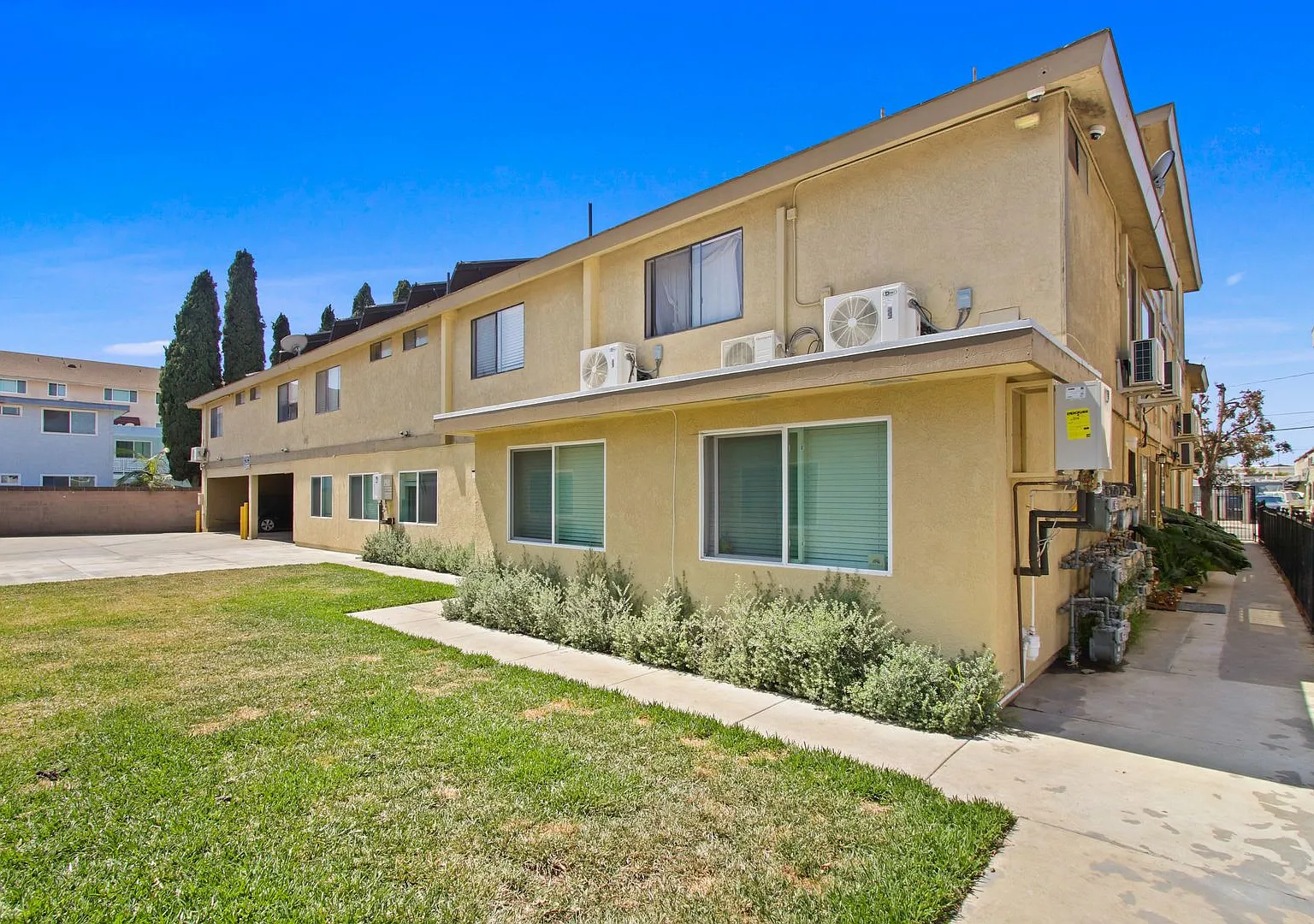 12914 Doty Ave — Photo 4