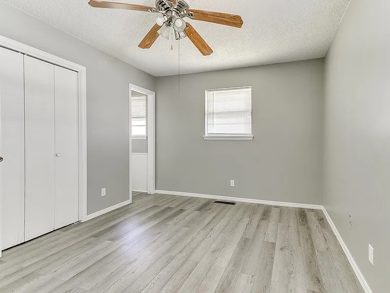 4405 N Chapman Ave — Photo 6