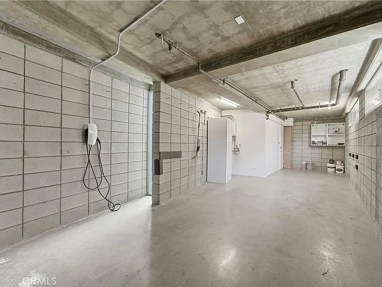 404 Grand Blvd — Photo 47