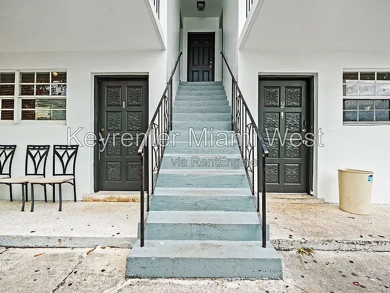 219 NW 10th Ave #2 — Photo 4