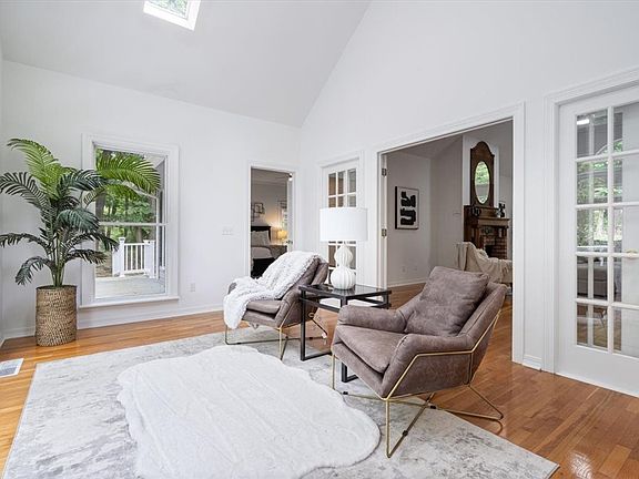 5th image of 1535 E Columbus Blvd
