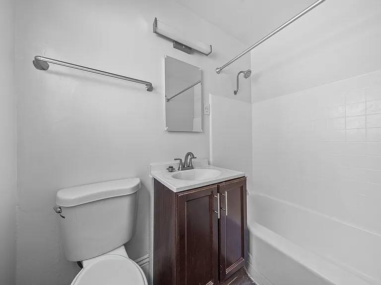 922 E. 2nd St. — Photo 7