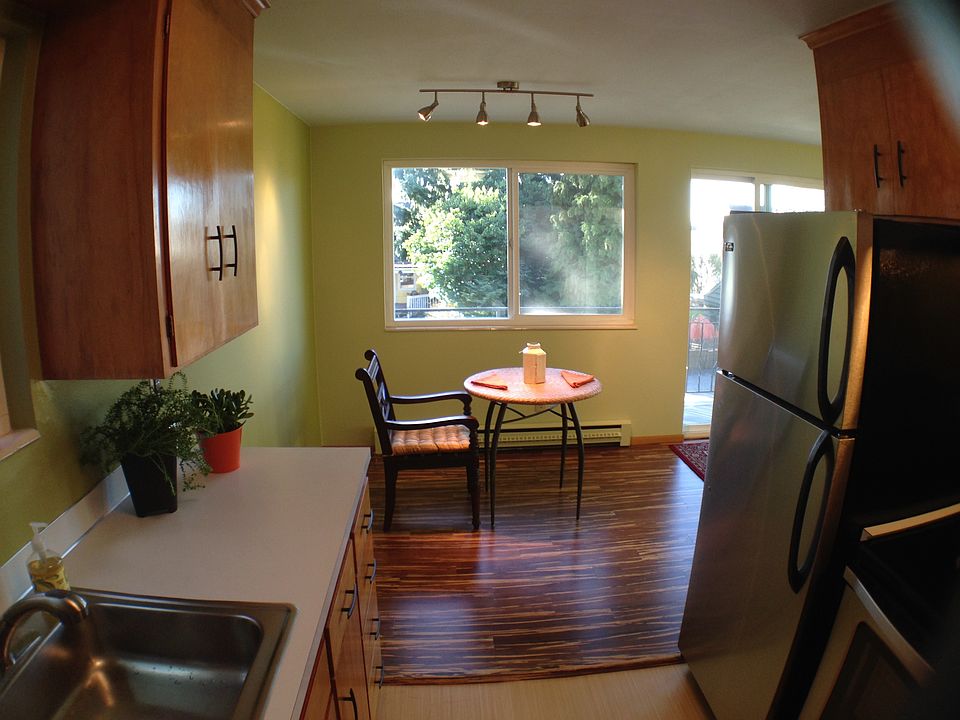 Similar unit - view of kitchen to dining