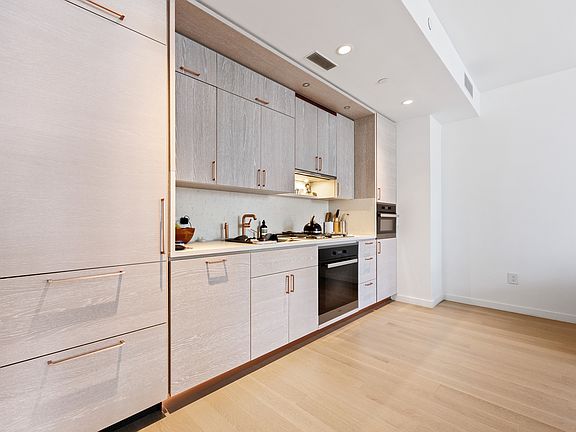 5th image of 138 Willoughby St #18C