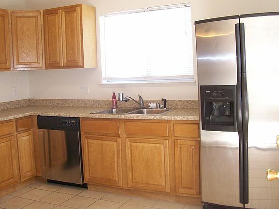 4th image of 418 Bottle Brush Way