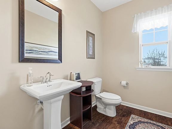 2nd image of 225 Willow Point Cir