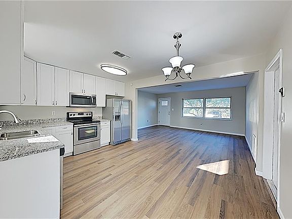 4th image of 1121 Kenwood Dr