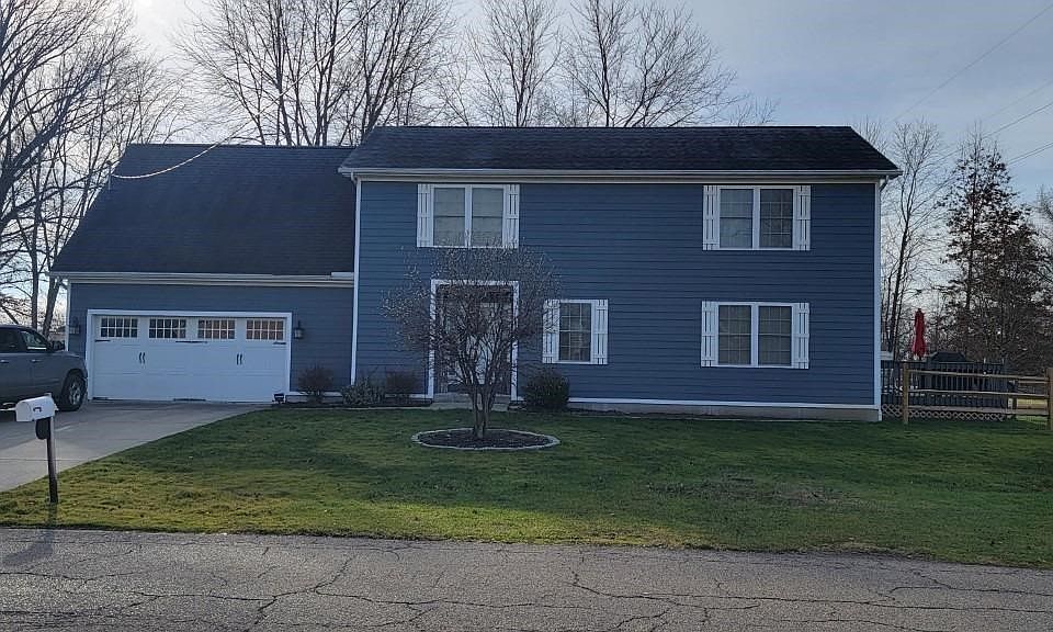 2nd image of 575 Old Orchard Ln