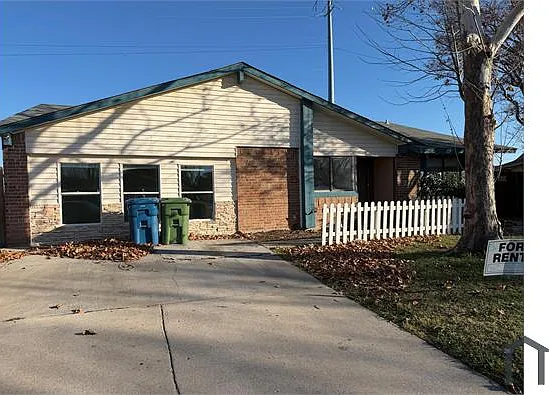 2320 Montclair Cir
