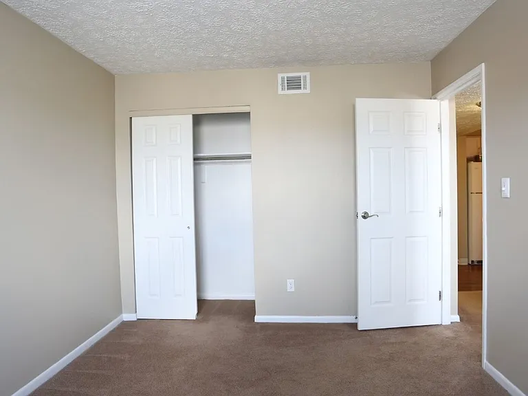 Stadium View Apartments — Photo 30
