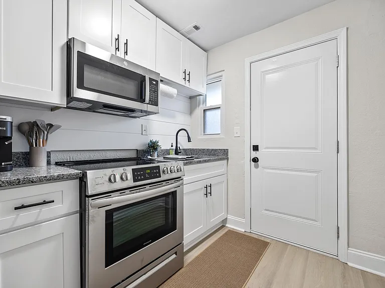 76 Haygood Ave SE #B — Photo 7