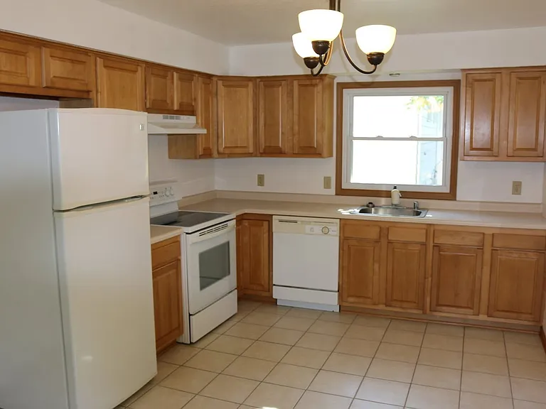 539 Pleasant Ave — Photo 2