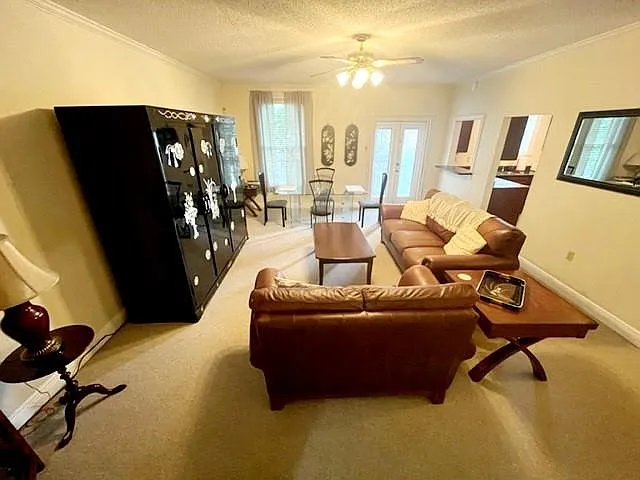 2 bed, 2.5 bath, 2000 sqft, $3,200 — Photo 2