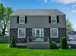 14 W Park Ct, Grand Island, NY 14072