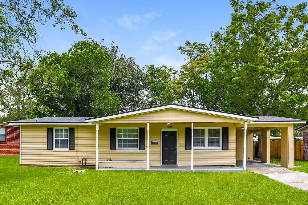 3 bed, 1.5 bath, 1449 sqft, $2,280 — Photo 1