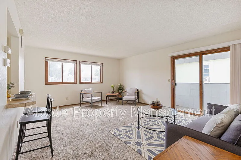 2 bed, 1.0 bath, 889 sqft, $1,550 — Photo 3