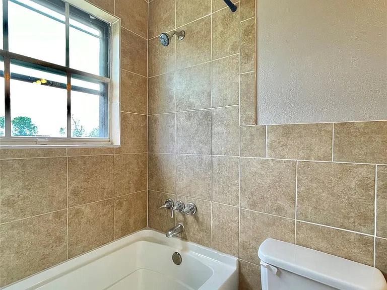 509 Dwyer St — Photo 21