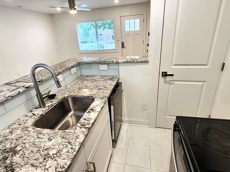 Baltimore Townhomes - 5036 — Photo 3