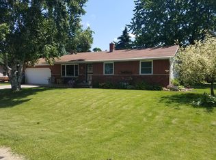 8 Seneca Ct, Appleton, WI 54911
