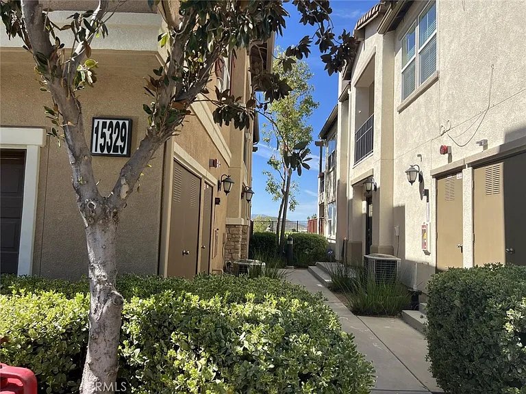 15329 Oak Tree Dr — Photo 2