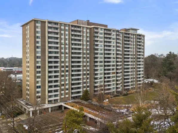 5101 River Rd APT 1702, Bethesda, MD 20816