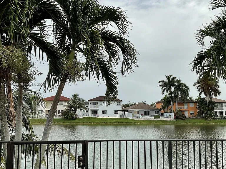 15350 SW 11th St — Photo 32