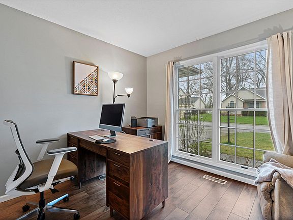 3rd image of 54489 White Tail Dr