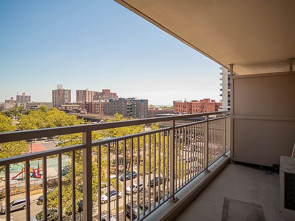 4th image of 2915 W 5th St APT 7A