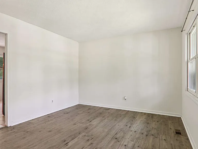 325 Comet Dr — Photo 12