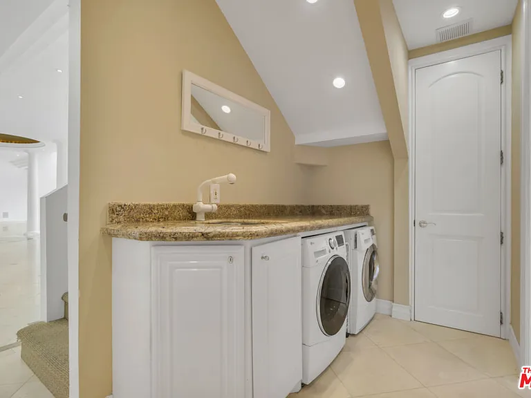 10557 Rocca Pl — Photo 20