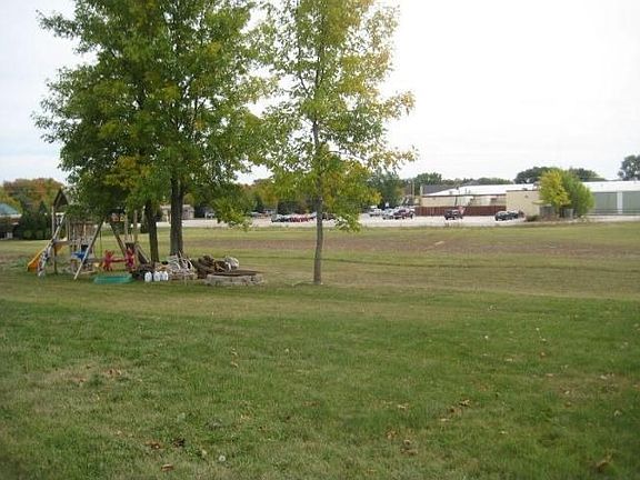 5th image of 909 Ethan Allen Dr