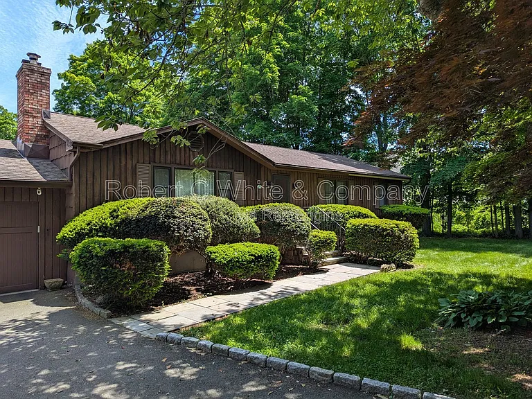 1040 Daniels Farm Rd — Photo 1