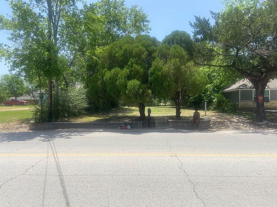 2nd image of 717 E Martin Luther King Jr St