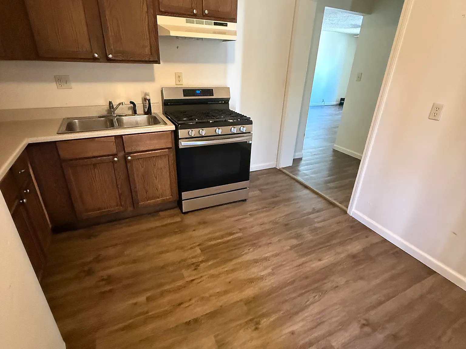 2 bed, 762 sqft, $895 — Photo 3