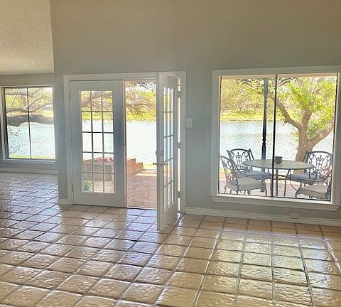 3rd image of 2532 Lindenwood Dr