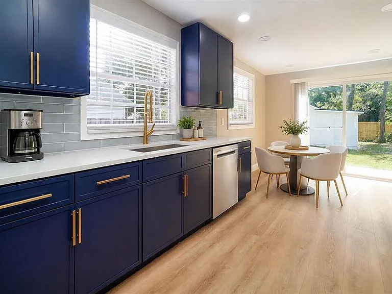 437 N Shine Ave — Photo 9