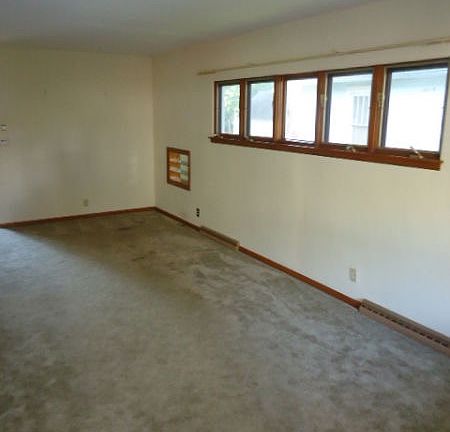 4th image of 1322 N Adams St