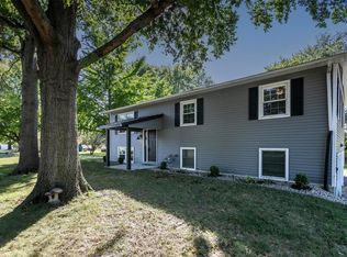 1664 Fountainbleu Dr, Worden, IL 62097