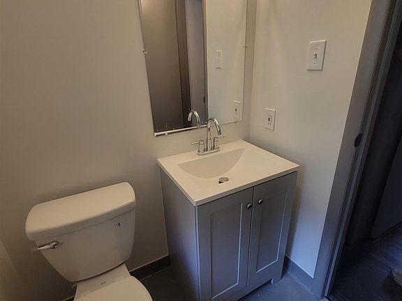 Bathroom clean new and nice