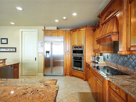 5th image of 306 Harbor Dr