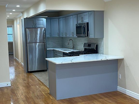 3rd image of 7101 Cooper Ave