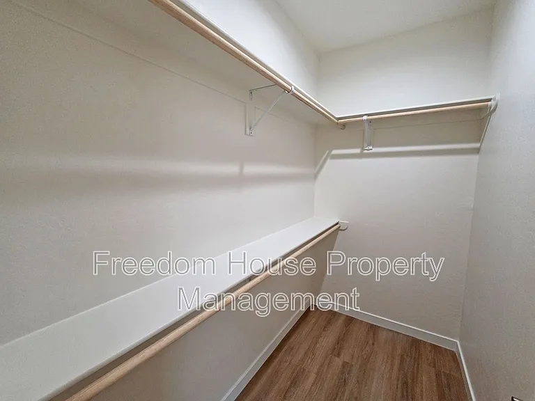 1701 Sycamore Ave #A — Photo 30