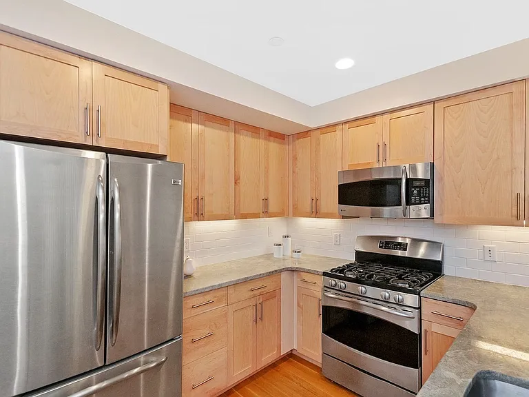 321 Hammond Pond Pkwy #106 — Photo 19