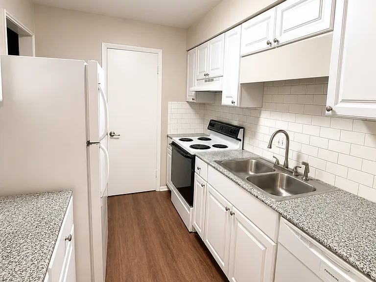 1295B Schaub Dr — Photo 4
