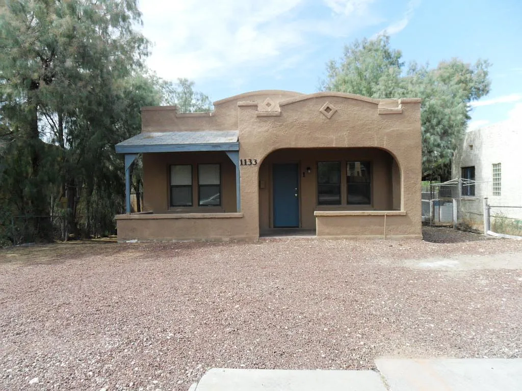 5 bed, 1700 sqft, $3,325 — Photo 2